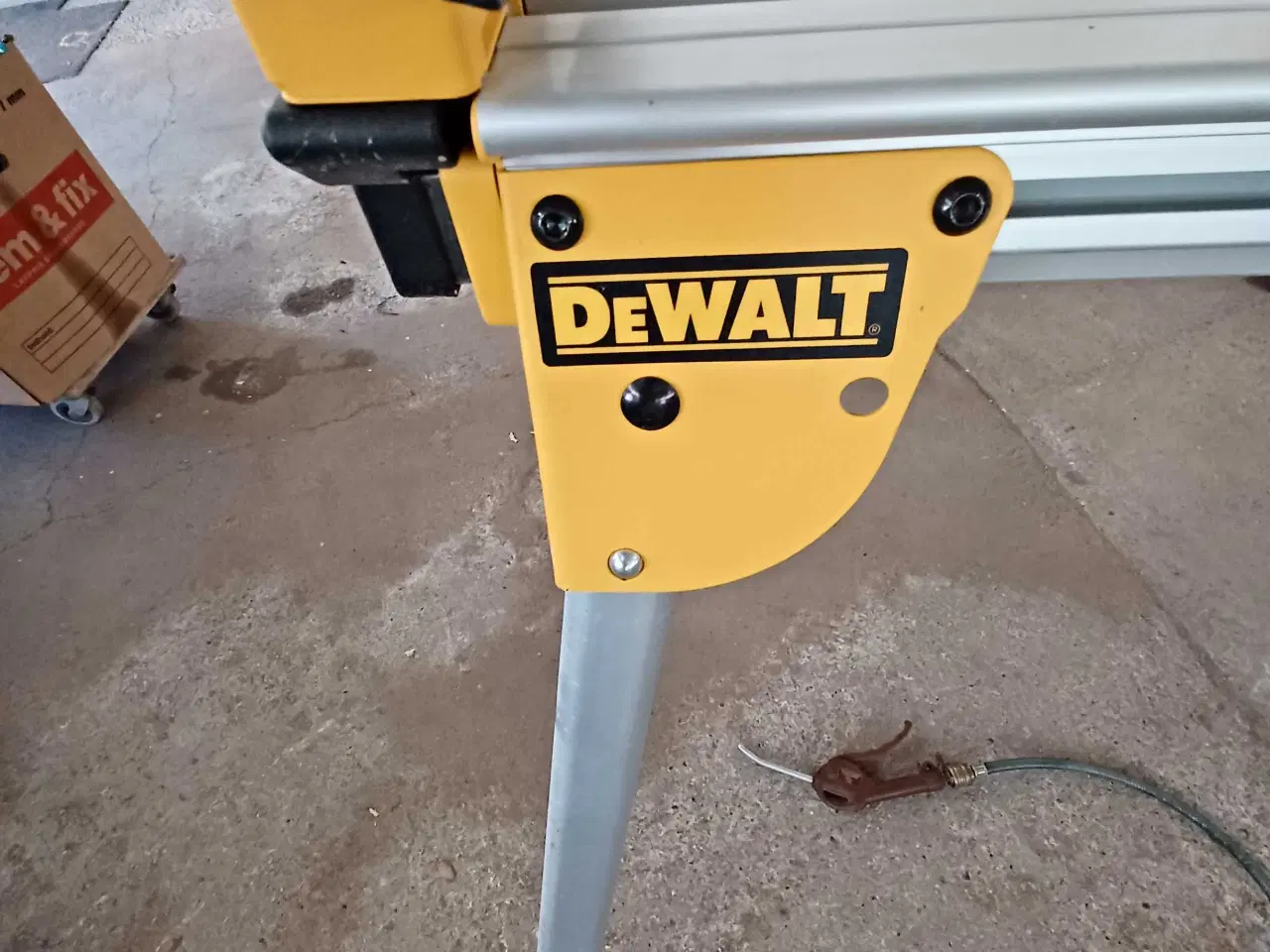 Billede 2 - DeWalt DW723-XJ kapsavbord/savbuk 