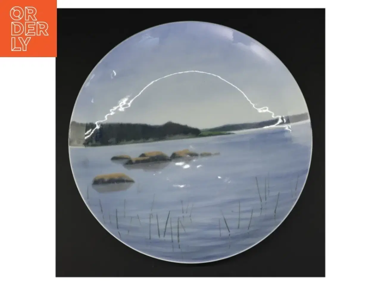Billede 1 - Dekorativ vægplatte med landskabsmotiv fra Royal Copenhagen (str. Ø 28 cm)