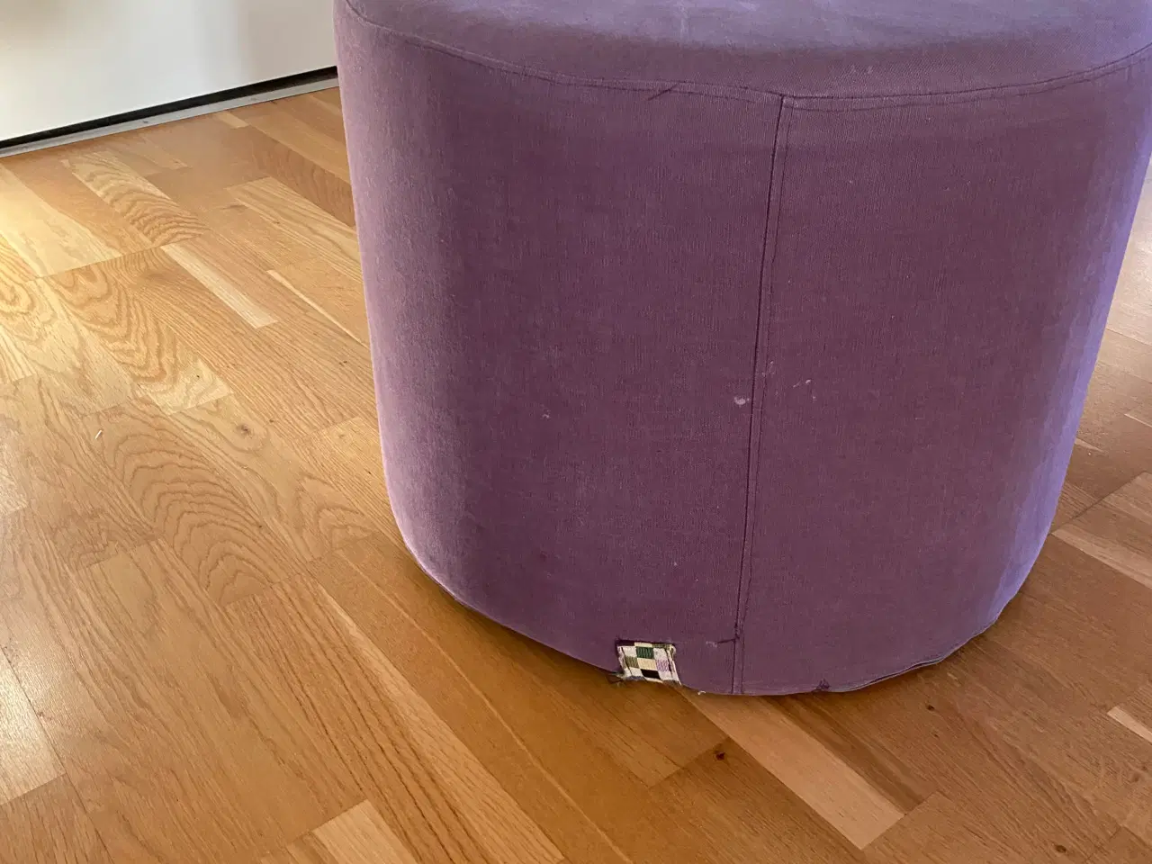 Billede 1 - Fodpuf i fastskum, den kan siddes på. H50 