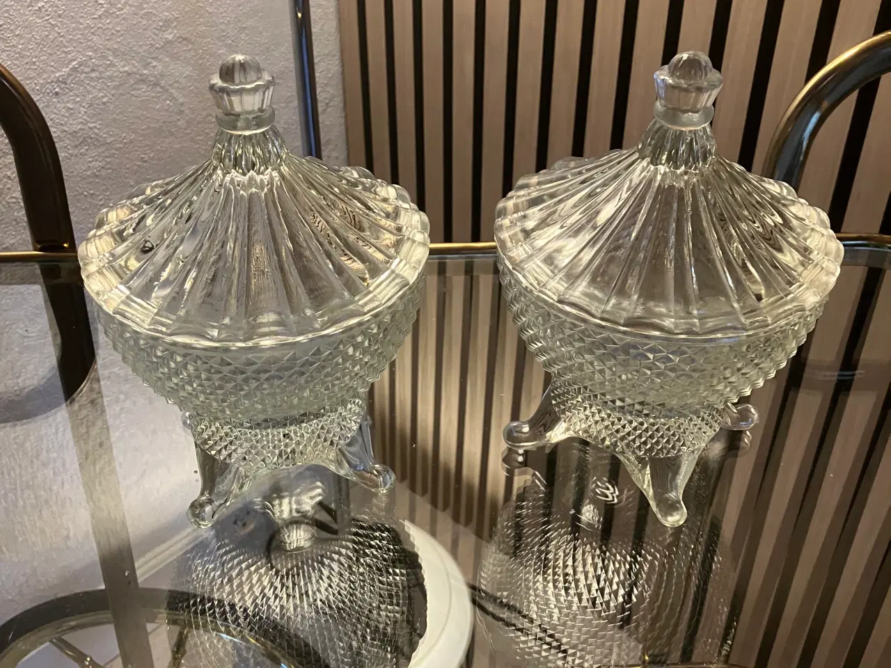 Billede 2 - Smukke Bon Bonniere i presset glas-solgt