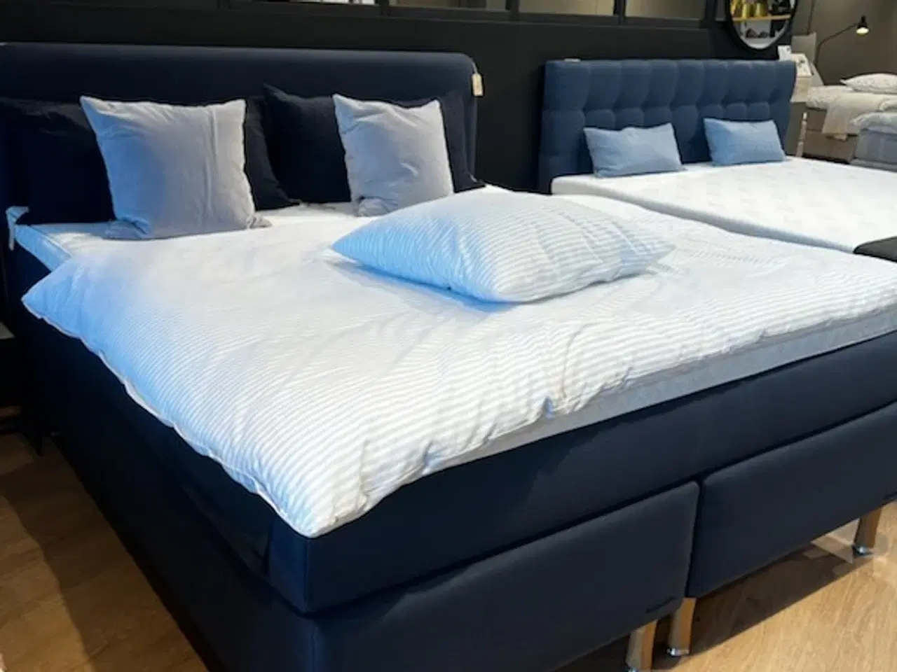 Billede 2 - Eksklusiv Dunlopillo seng 180x200 med naturlatex, 