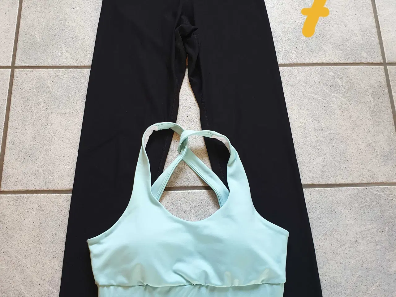 Billede 8 - Blande træningstøj str S-M 