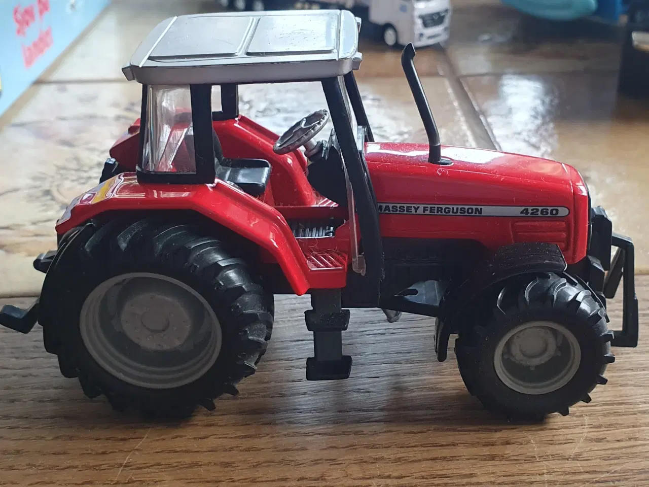 Billede 2 - Rød traktor
