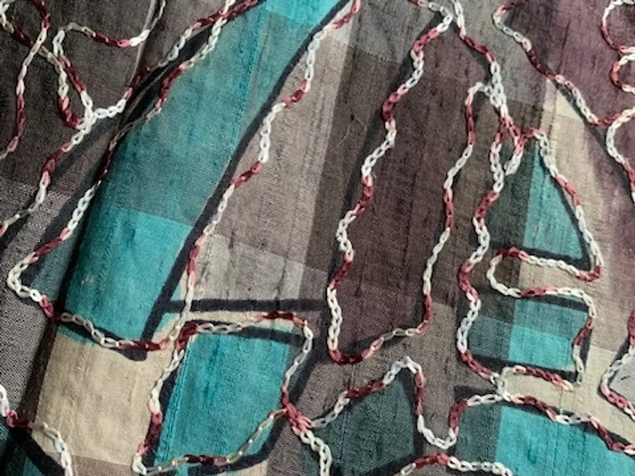 Billede 4 - Thaisilke i mørk bordeaux, turkis, brun og broderi