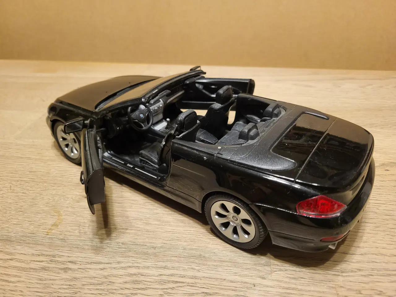 Billede 4 - Modelbil, BMW 645ci cabriolet, skala 1:18