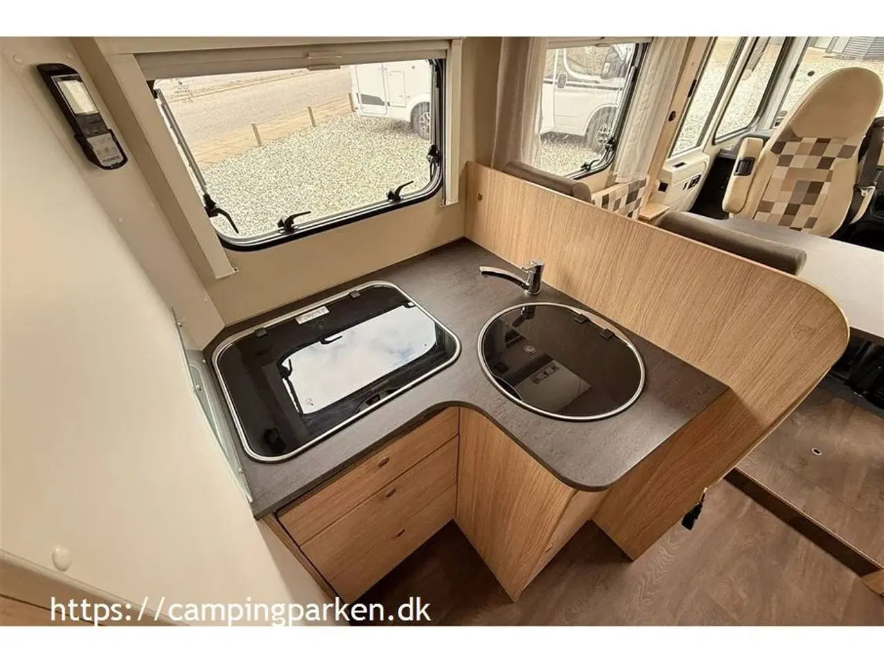 Billede 5 - 2019 - SunLight Meget camper for pengene! Queens bed, markise, solceller, aircondition, cykelholder
