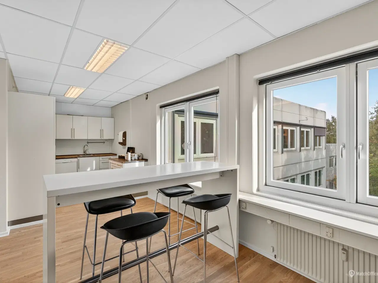 Billede 3 - Tæt på motorvejstilkørsel og 300 meter fra Trekroner station