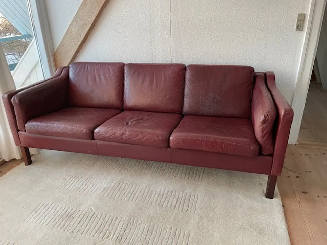 Billede 1 - 3 pers.sofa i rød-brunt læder