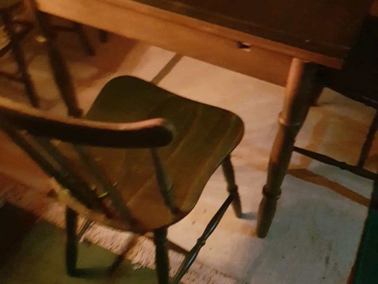 Billede 3 - Spisebord med 6 stole 