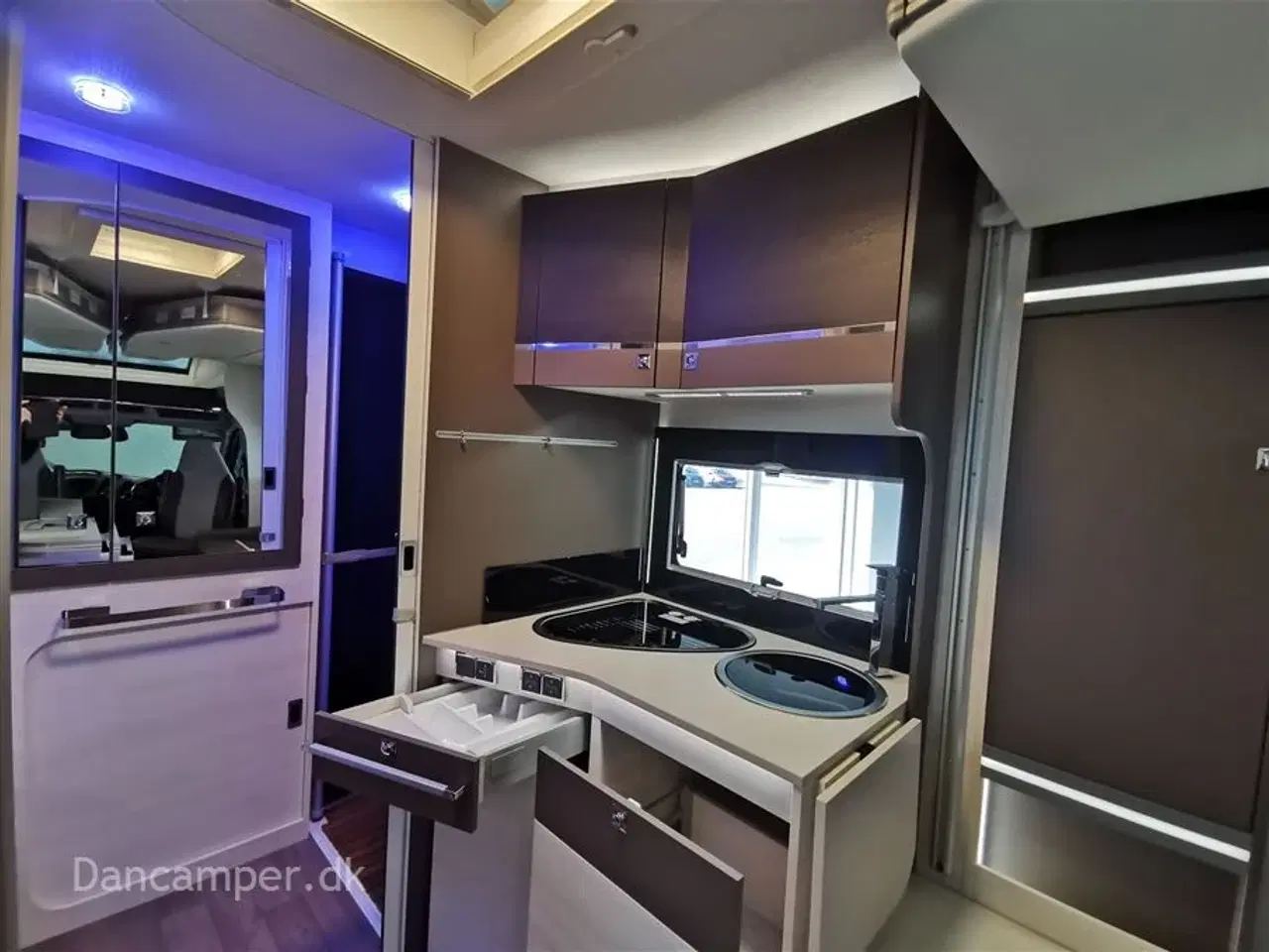 Billede 7 - 2019 - Chausson Welcome Premium 630   UNDER KLARGØRING! 2019 Model! 170 hk Ford med el.sænkbare enkeltsenge, Tertek antenne og masser af yderligere udstyr.