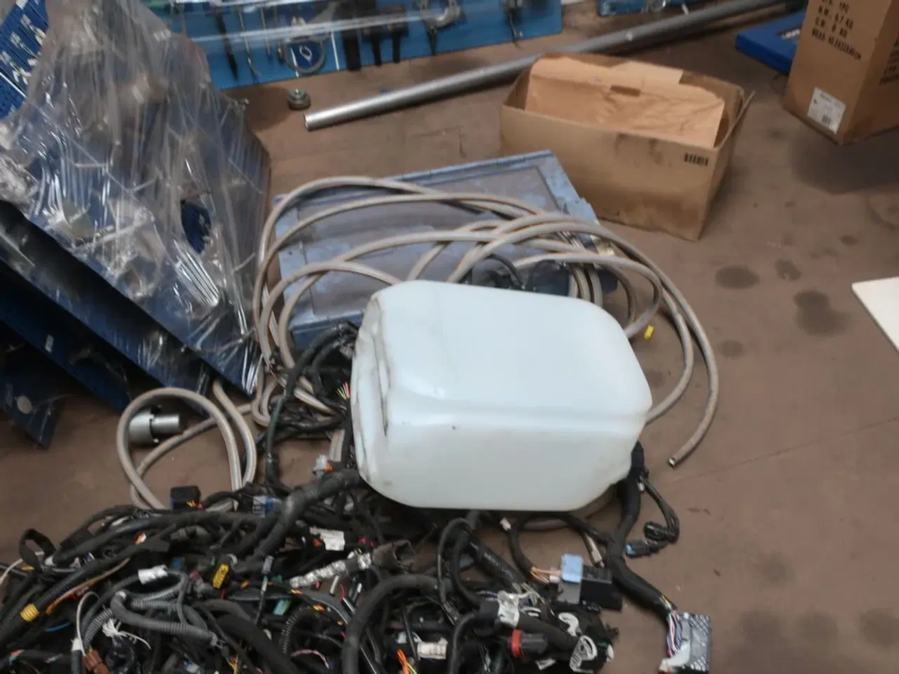 Billede 14 - Diverse forbrugsmaterialer, værktøj, biludstyr m.v.