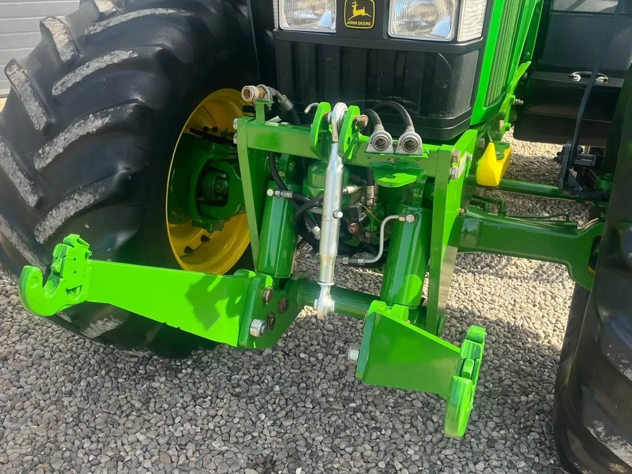 Billede 4 - John Deere 7710 8.1L motor, store hjul og frontlift. En ejeres velholdt gård traktor.