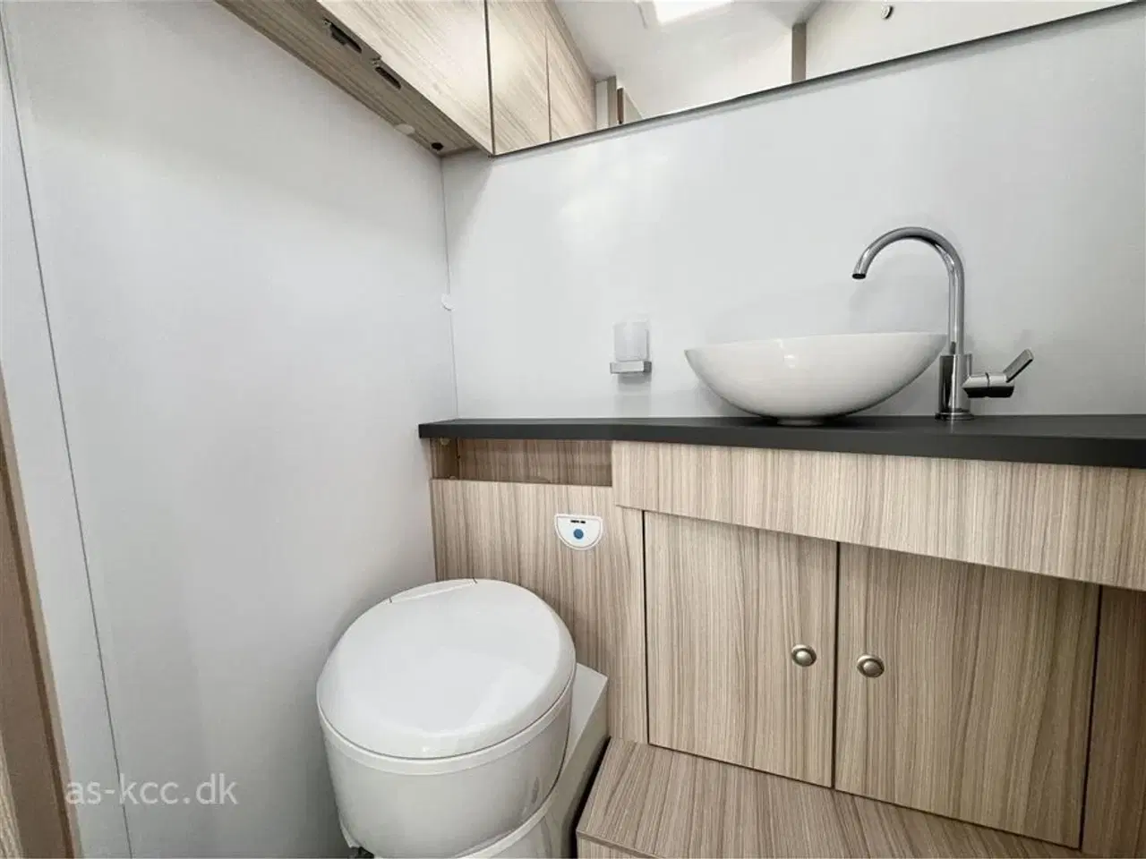 Billede 22 - 2024 - Sun Living S 75 SC   Ny Sun Living S 75 SC automat gear og fritstående dobbelt seng.