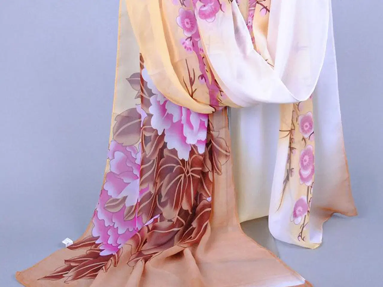 Billede 1 - Tørklæder-i multifarvet,m.skønne blomster print