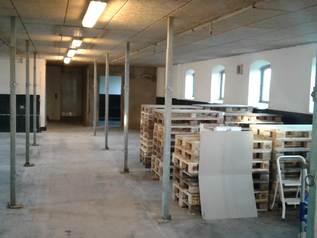 Billede 2 - Meget regulært lokale på 168m2 med eget toilet & tekøkken