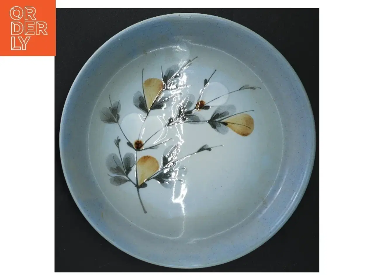 Billede 1 - Porcelænsfad med blomstermotiv 967-3893 fra Royal Copenhagen (str. Ø 24 cm)