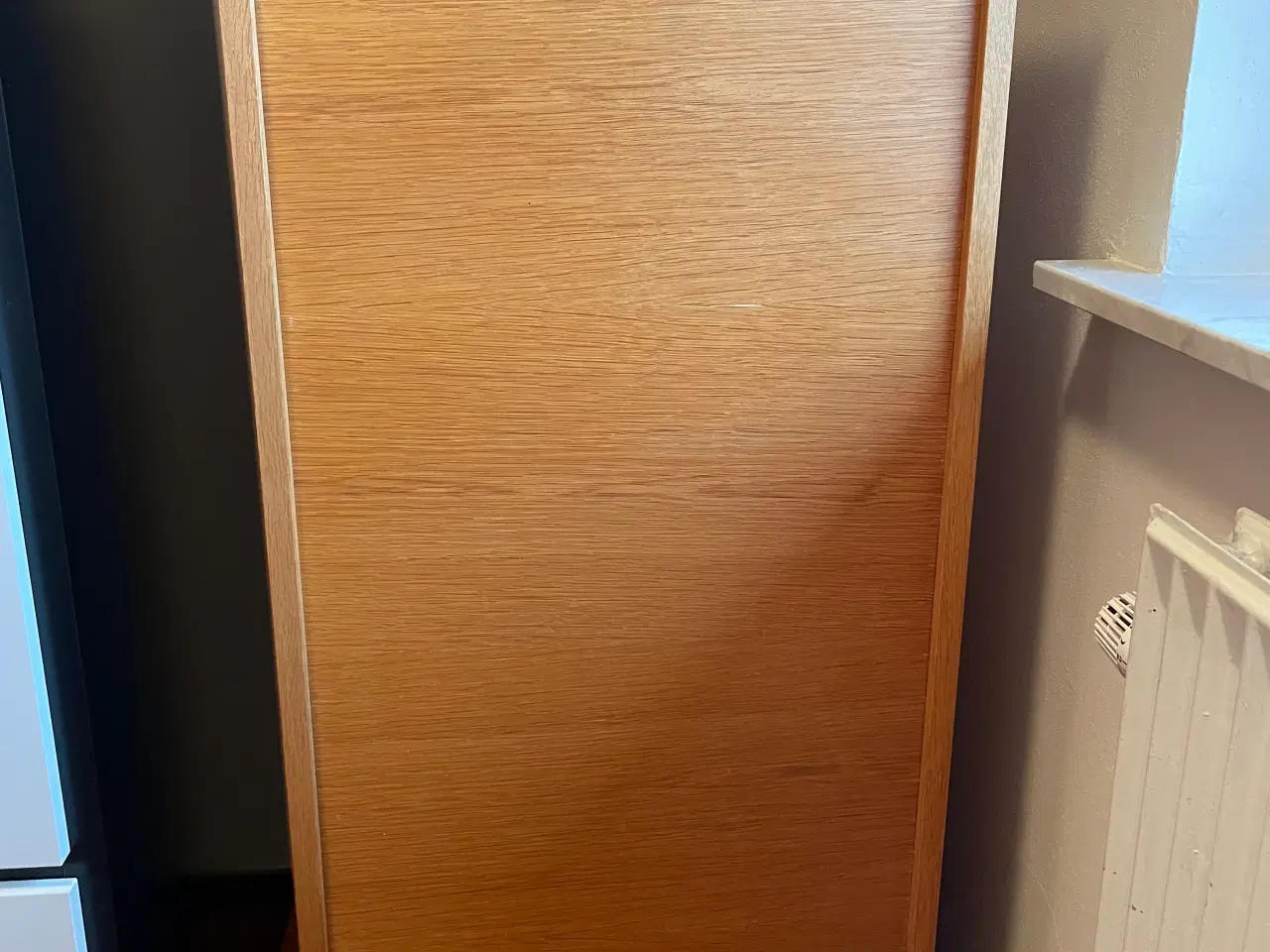 Billede 1 - Flot velholdt jalousiskab