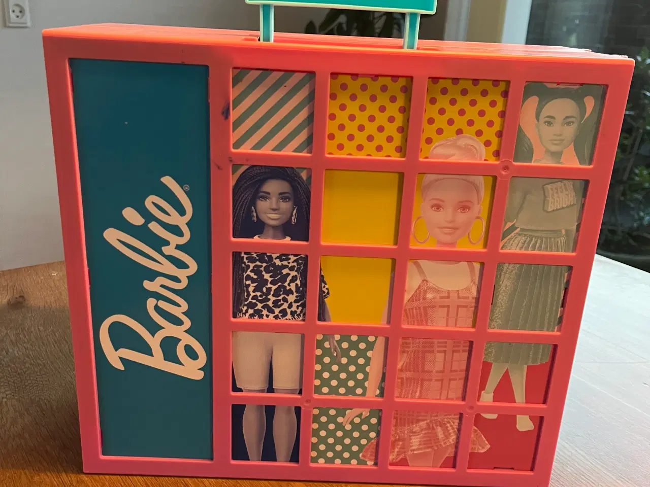 Billede 2 - Barbie garderobe