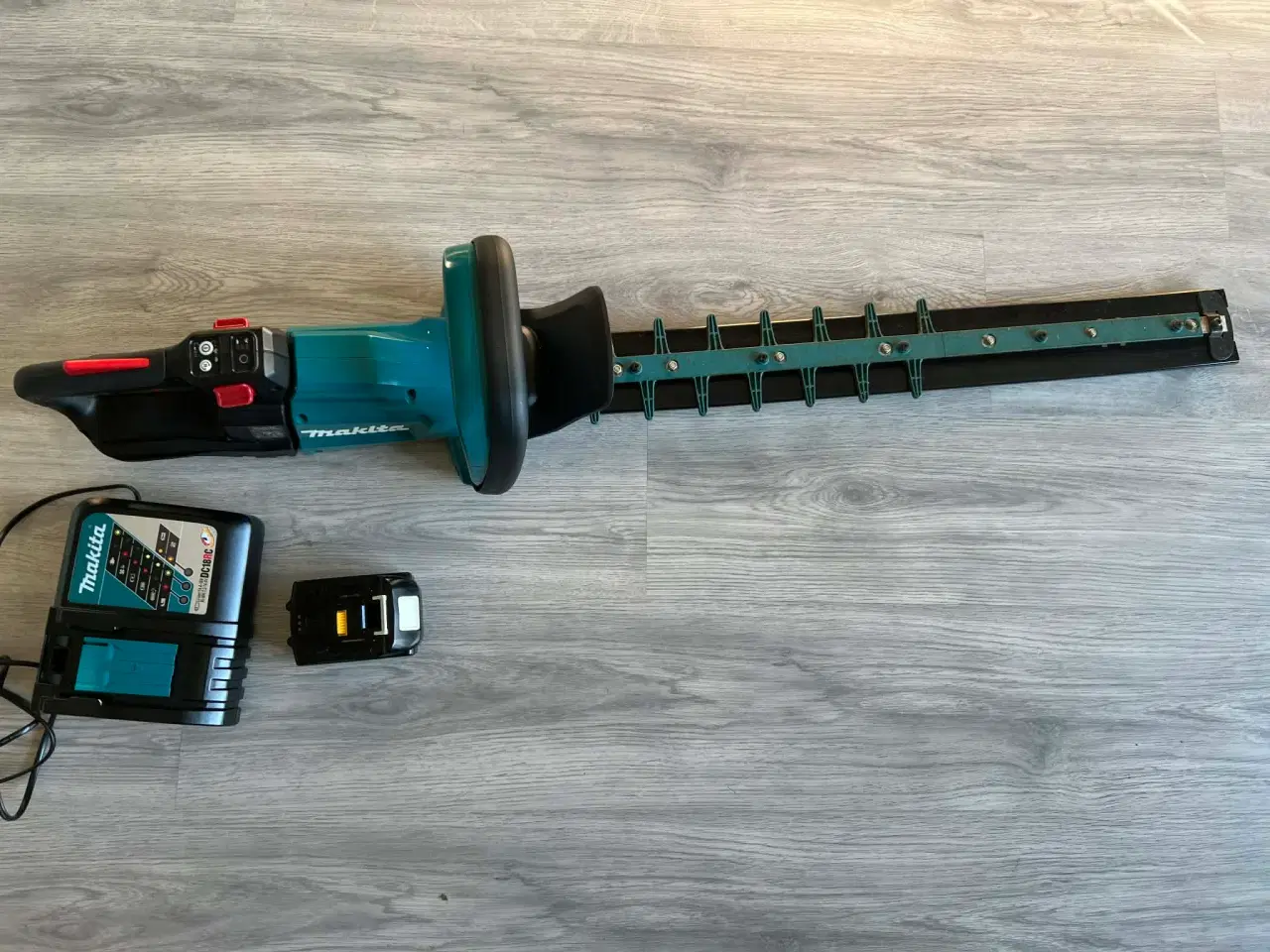 Billede 1 - Makita DUH602 Hækkeklipper, Batteri og oplader