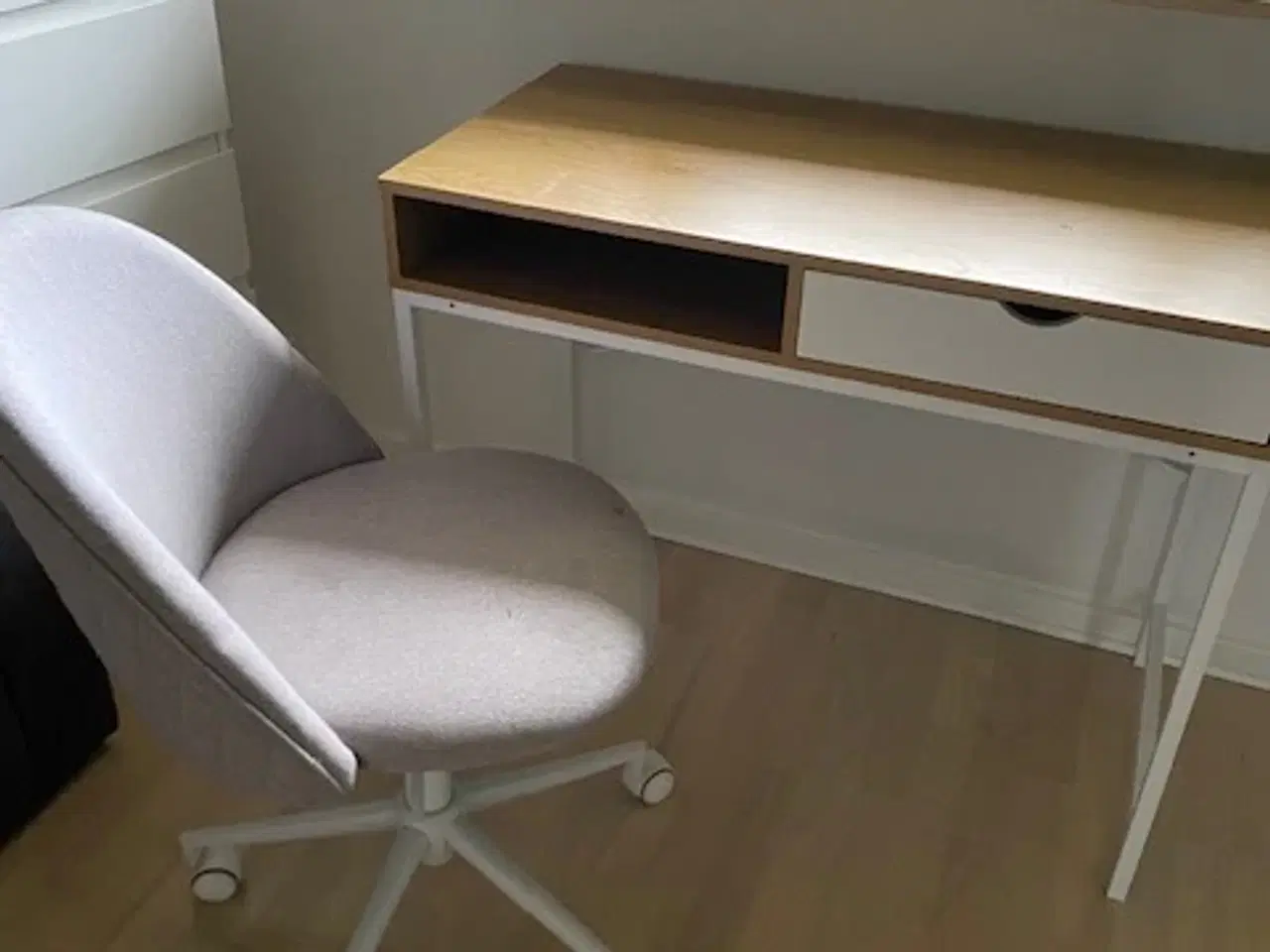 Billede 1 - skrivebord/ kontorstol sælges kun samlet