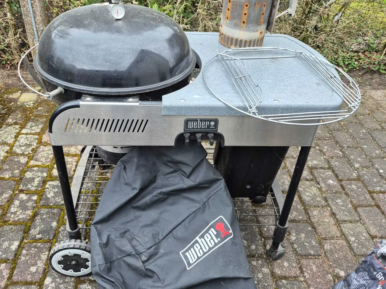 Billede 2 - Fin kuglegrill med meget tilbehør. 