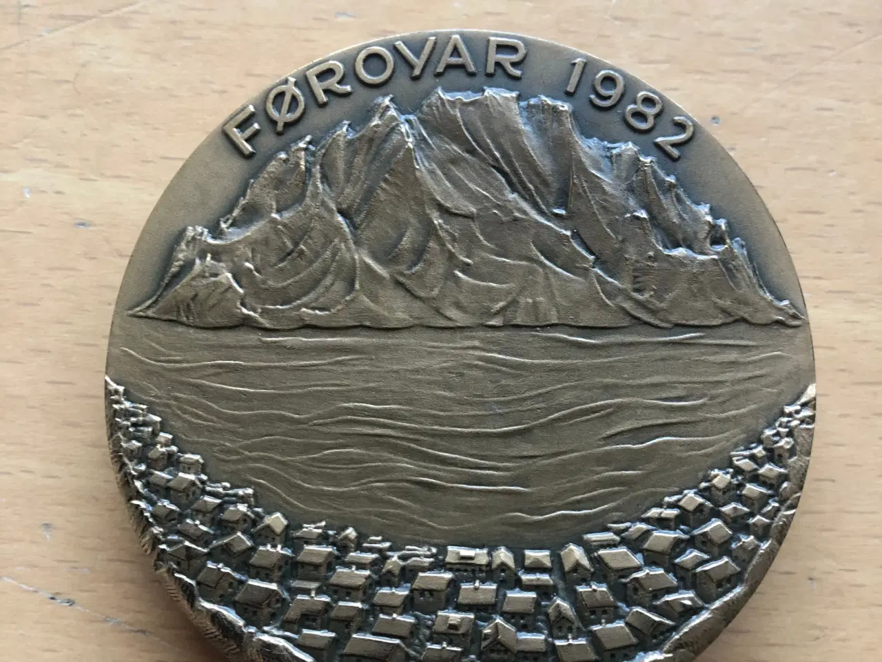 Billede 2 - Medalje Færøerne 1982