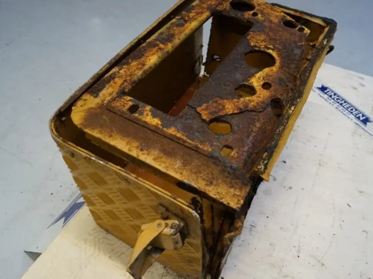 Billede 9 - Volvo L120 Baterikasse L.H.  VOE11018434