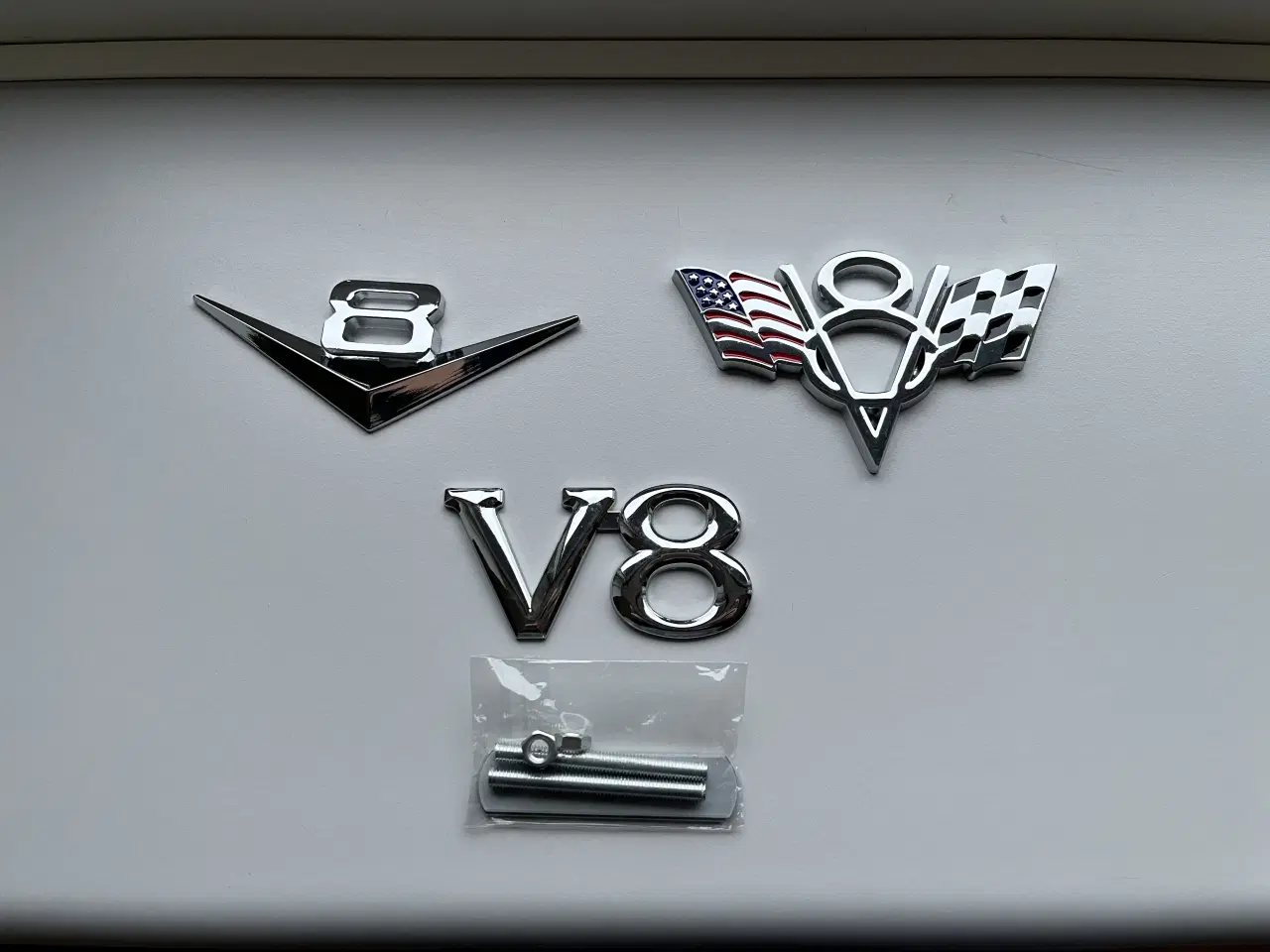 Billede 1 - V8 bil emblemer