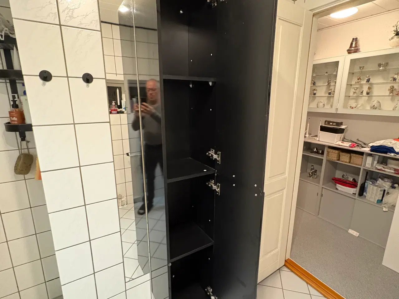 Billede 2 - Højskab til badeværelset