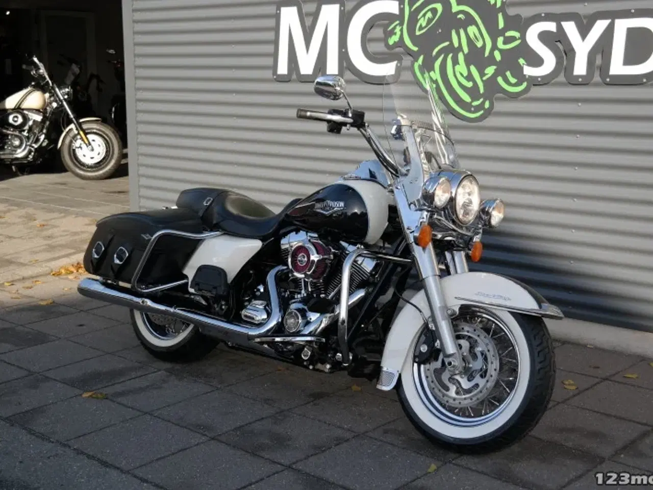 Billede 2 - Harley-Davidson FLHRC Road King Classic MC-SYD       BYTTER GERNE