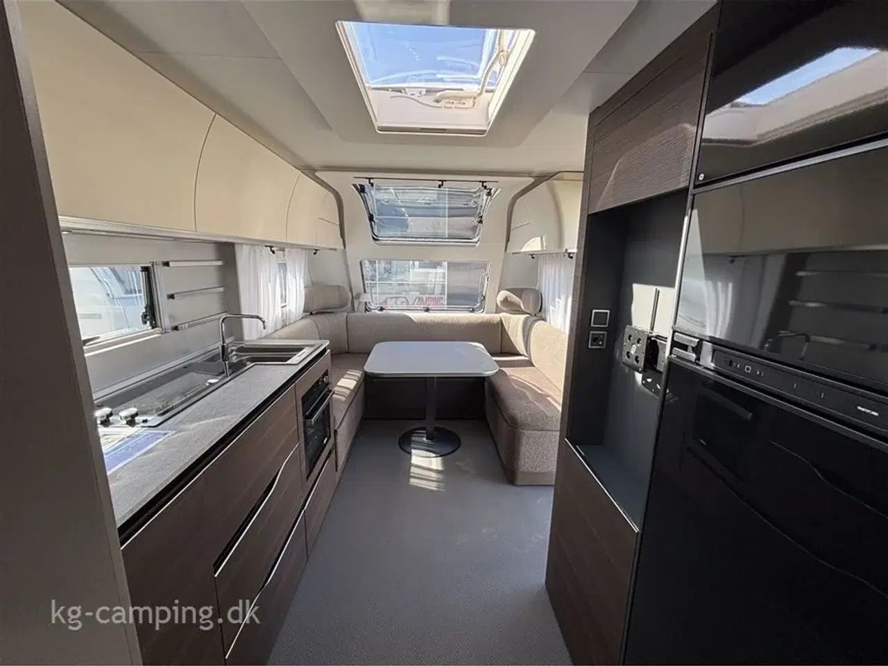 Billede 14 - 2023 - Adria Alpina 613 UT   Alpina i lækkert eksklusivt design. Enkeltsenge. Alde Centralvarme, Fortelt og Mover
