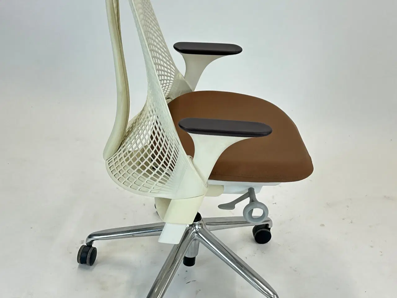 Billede 6 - Herman Miller Sayl Kontorstol (Brun)