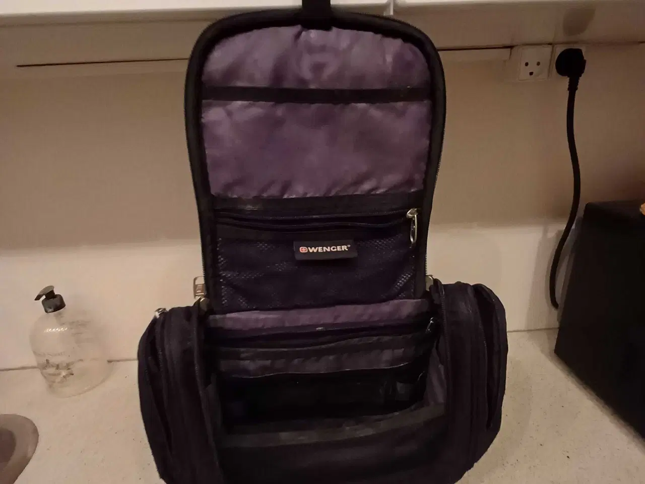 Billede 2 - Wenger toilettaske, til ophæng.