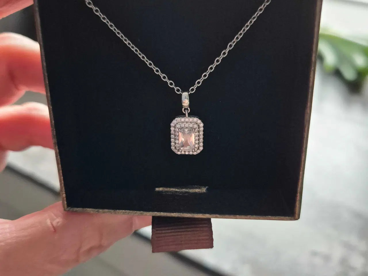 Billede 9 - Ny smuk sølvhalskæde med vedhæng med zirkoner