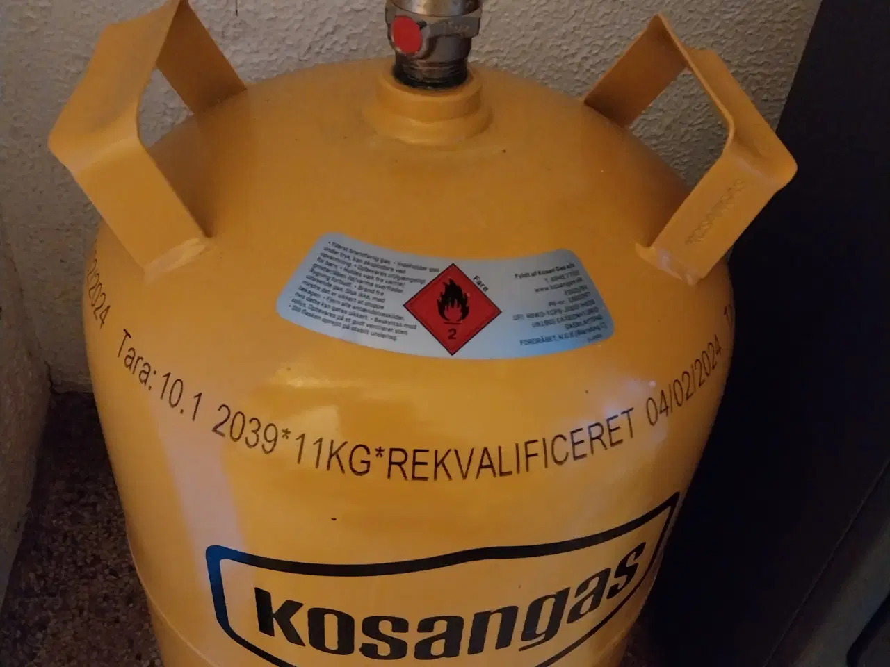 Billede 1 - 11 kg gasflaske halv fuld med gas 