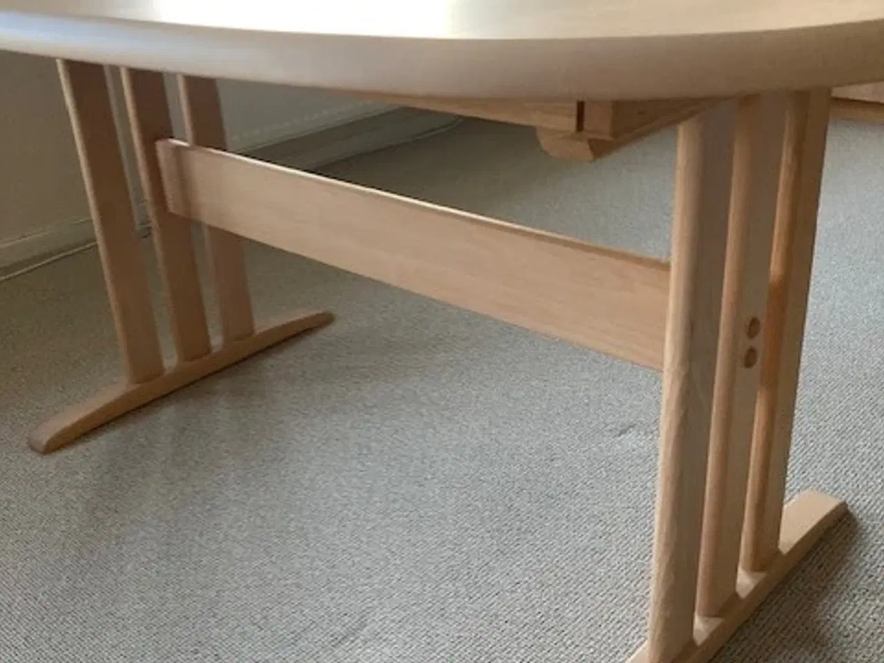 Billede 3 - Spisebord i massiv bøg i lys lak