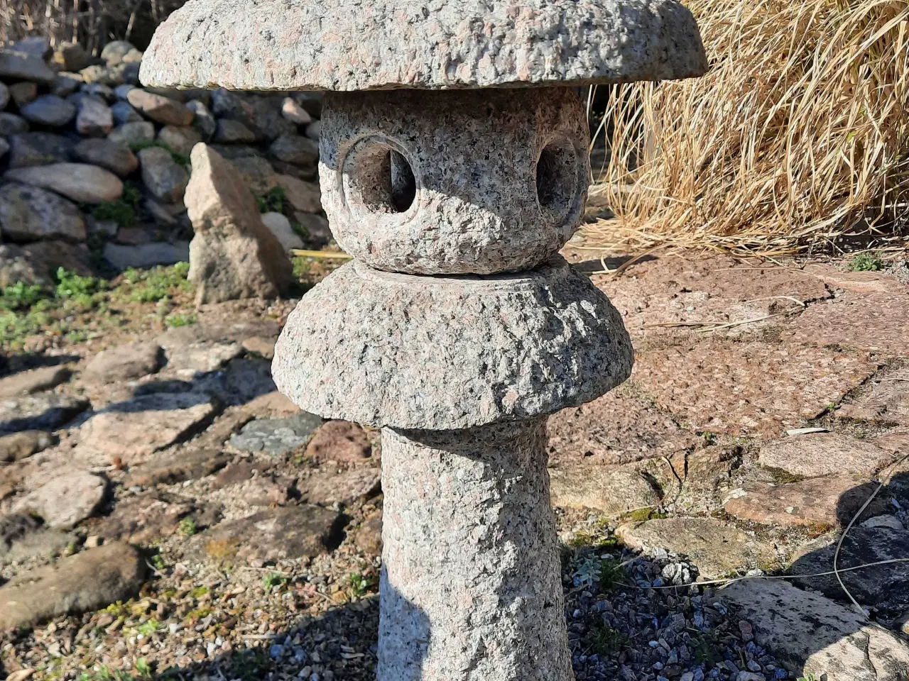 Billede 2 - Granit fuglefoderhus 