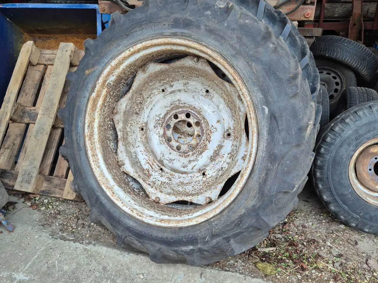 Billede 1 - Ford 4000/4100 fælge og dæk