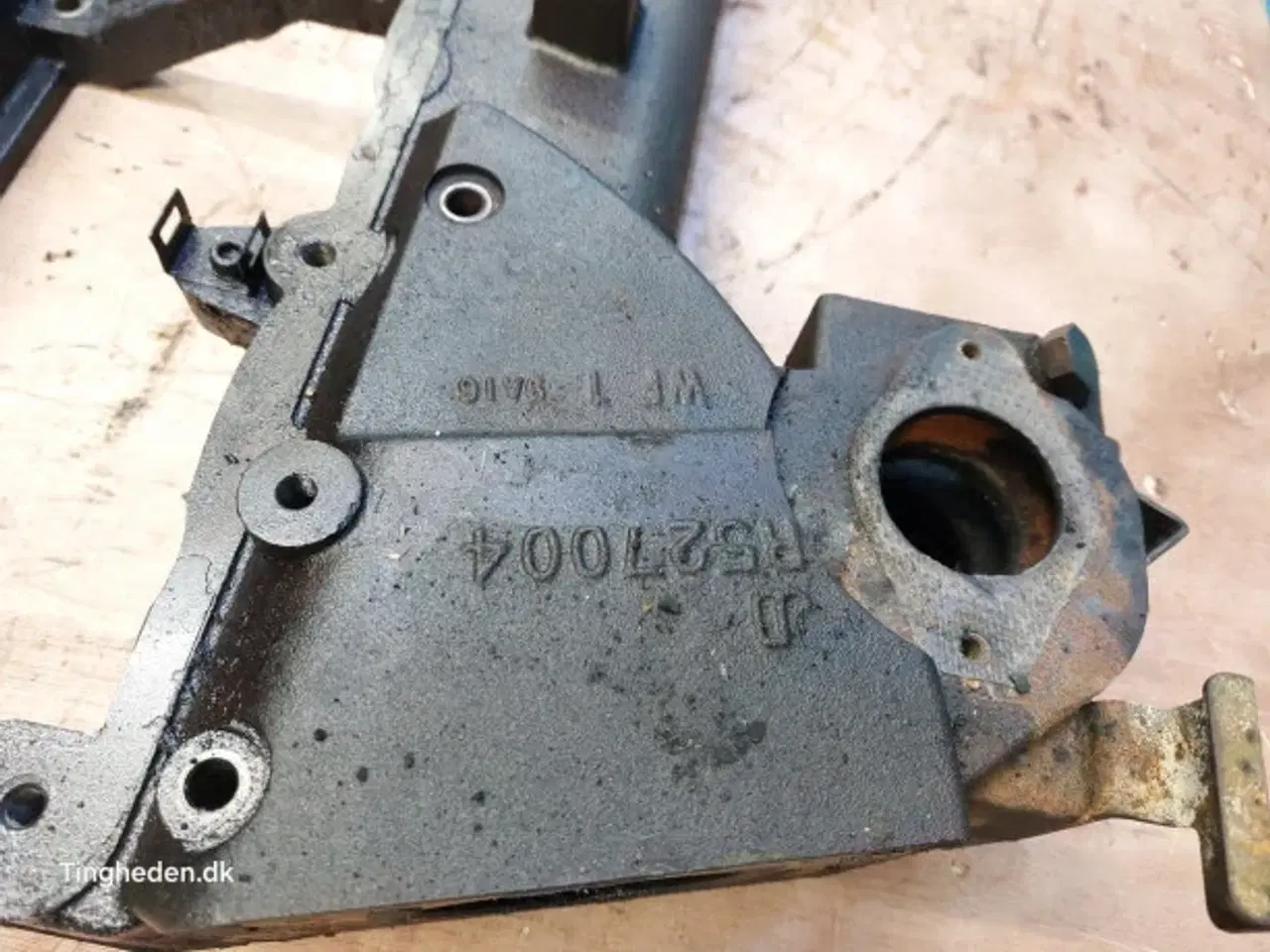 Billede 11 - John Deere 6090HZ003 Indsugningsmanifold RE536485