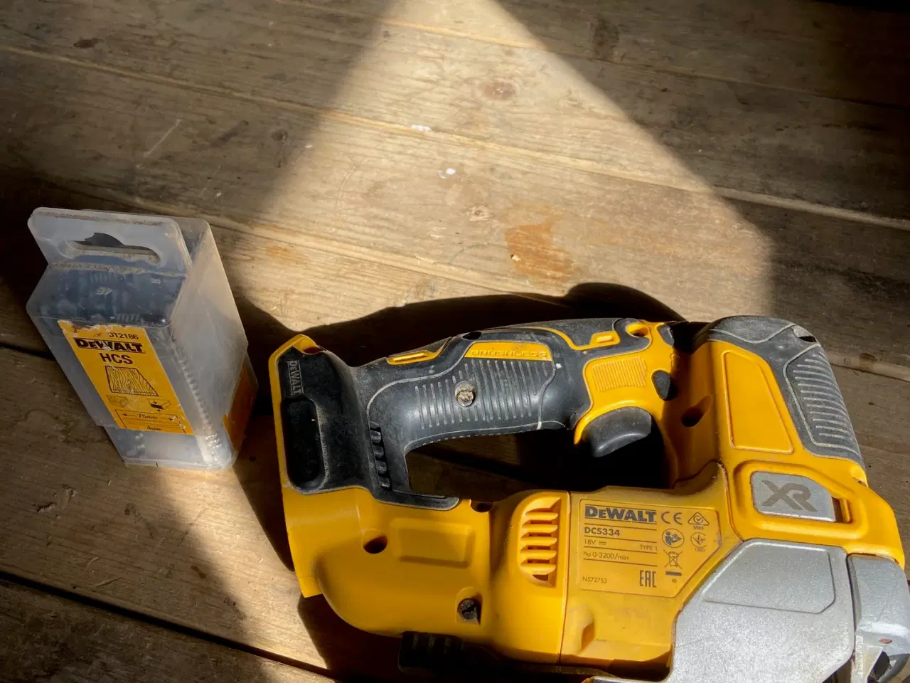 Billede 2 - Dewalt stiksav, DCS334 + ca. 80 nye klinger