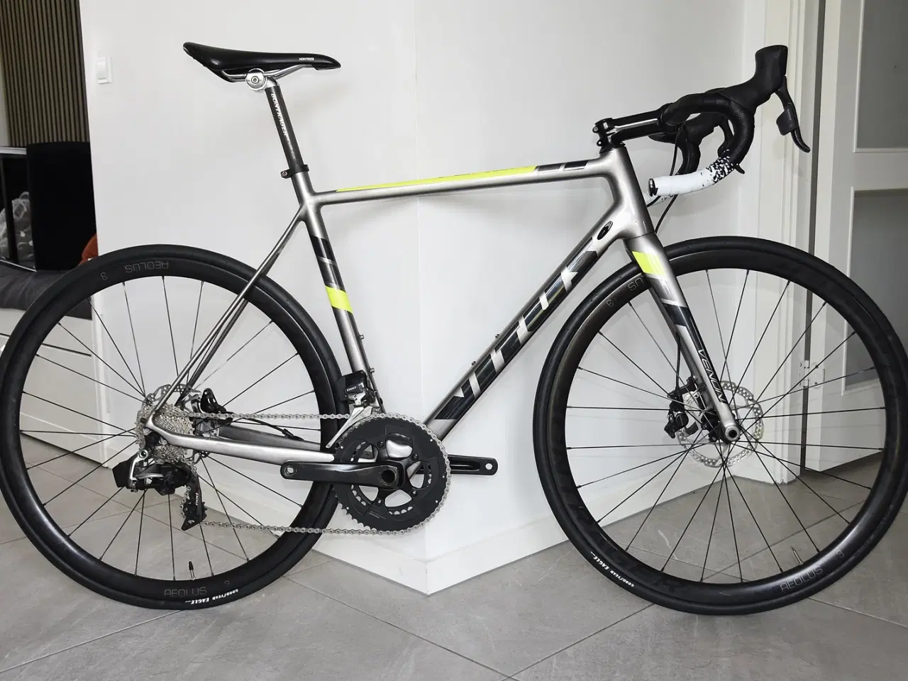 Billede 1 - carbon racercykel, elektronisk gear carbonhjul