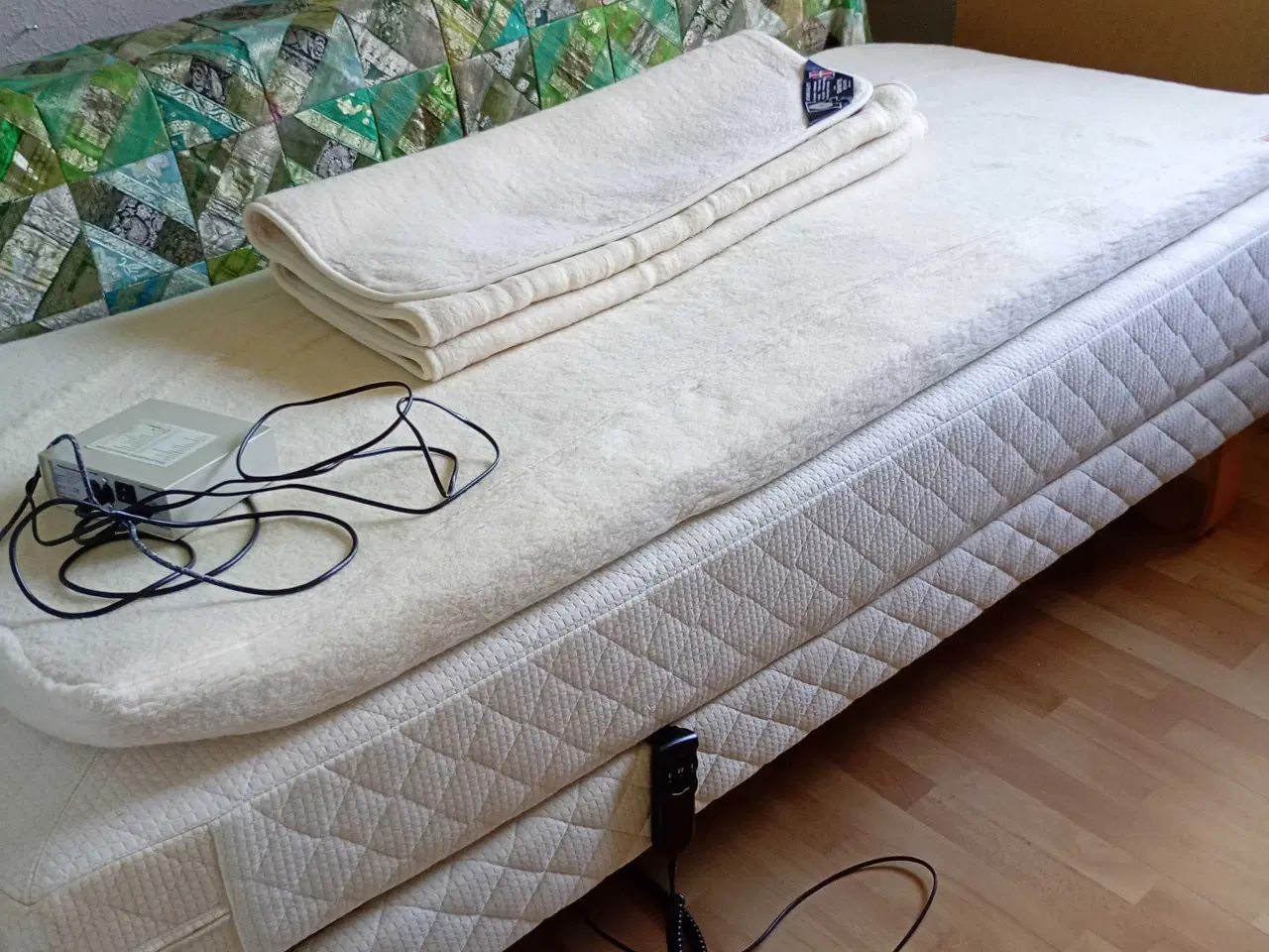 Billede 1 - Kvalitets elevationsseng fra Lama – 90x200 – Som n