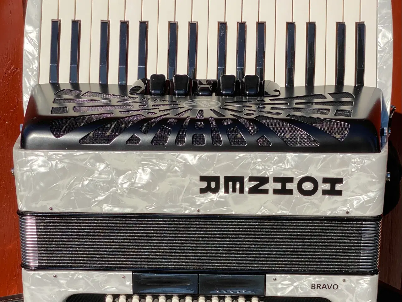 Billede 7 - 🎶 Hohner Bravo III 72 – Hvid Perlemor, 7,4 kg . 