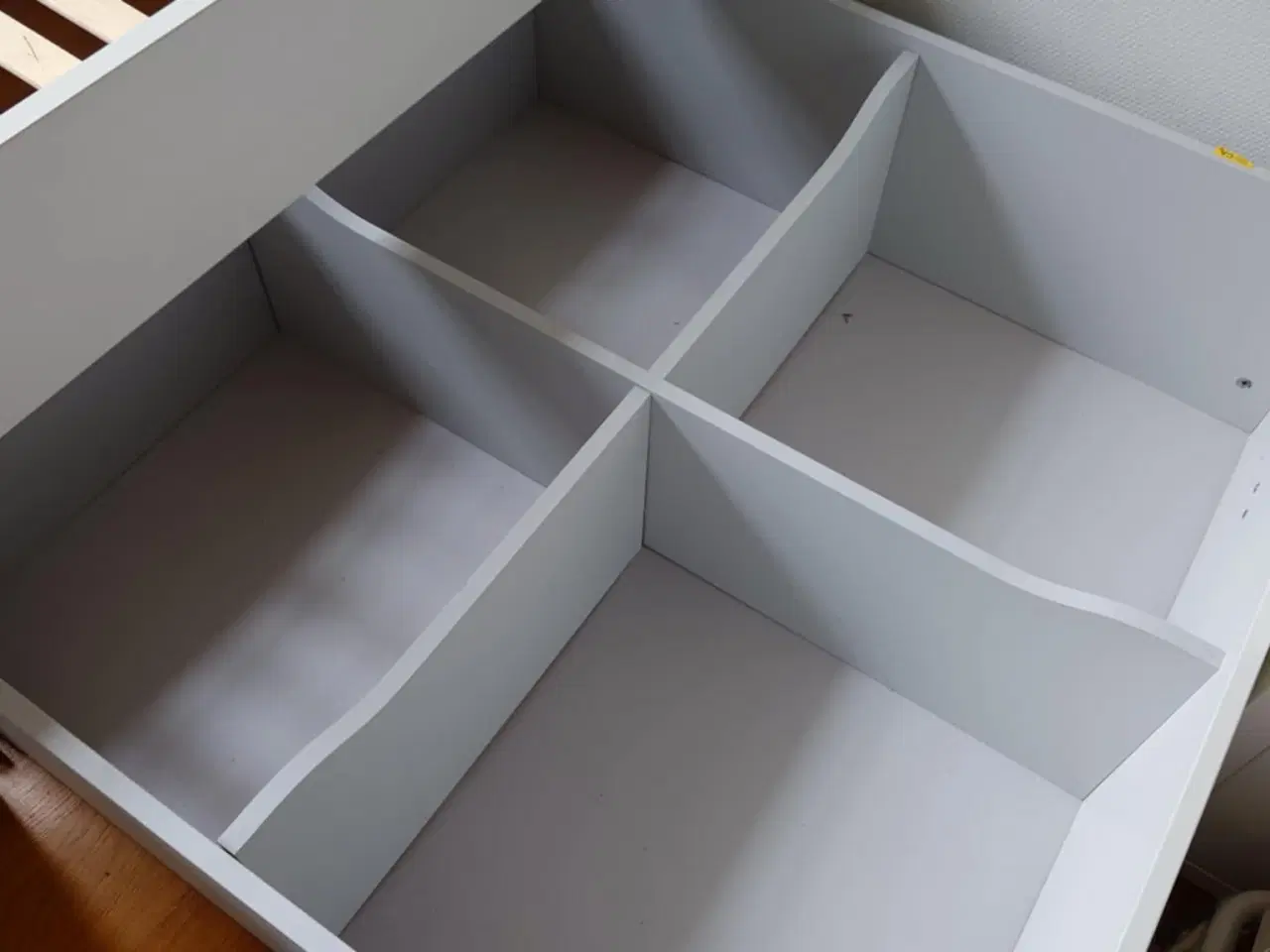 Billede 9 - Hvid seng med skuffer