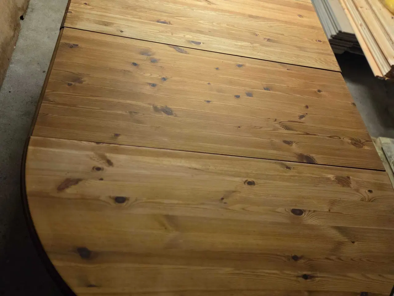 Billede 5 - Spisebord i træ