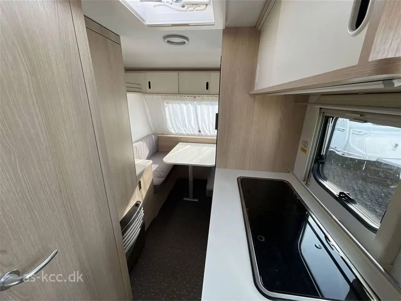 Billede 3 - 2022 - Adria Aviva 400 DK   Adria Aviva 400 DK årg 2022 4 sovepladser, 4 siddepladser Posemarkise, Isabella Sun Shine med front.