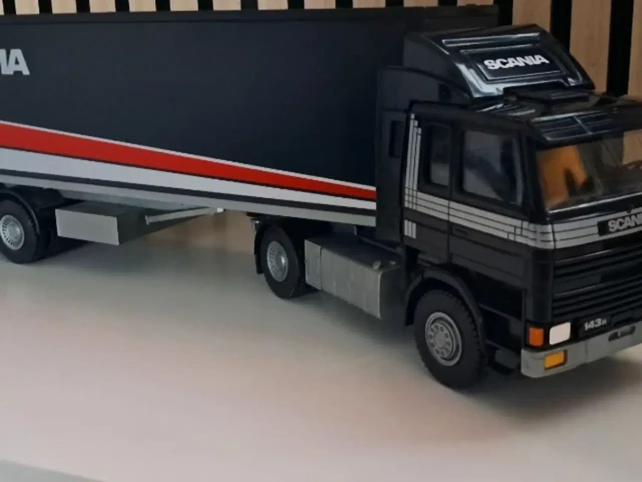 Billede 1 - Emek Scania 143