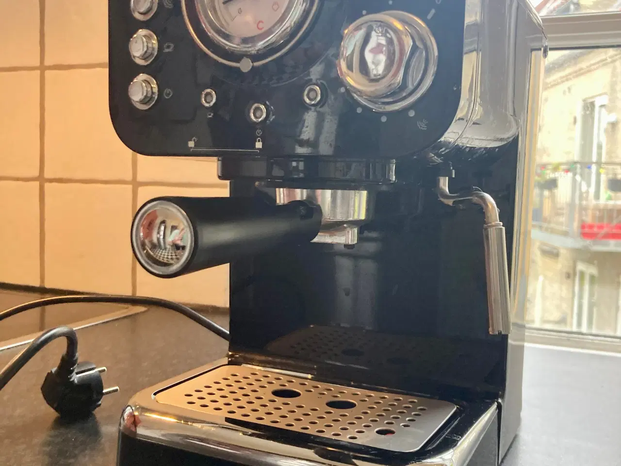 Billede 5 - Espressomaskine med mælkeskummer, Swan Retro