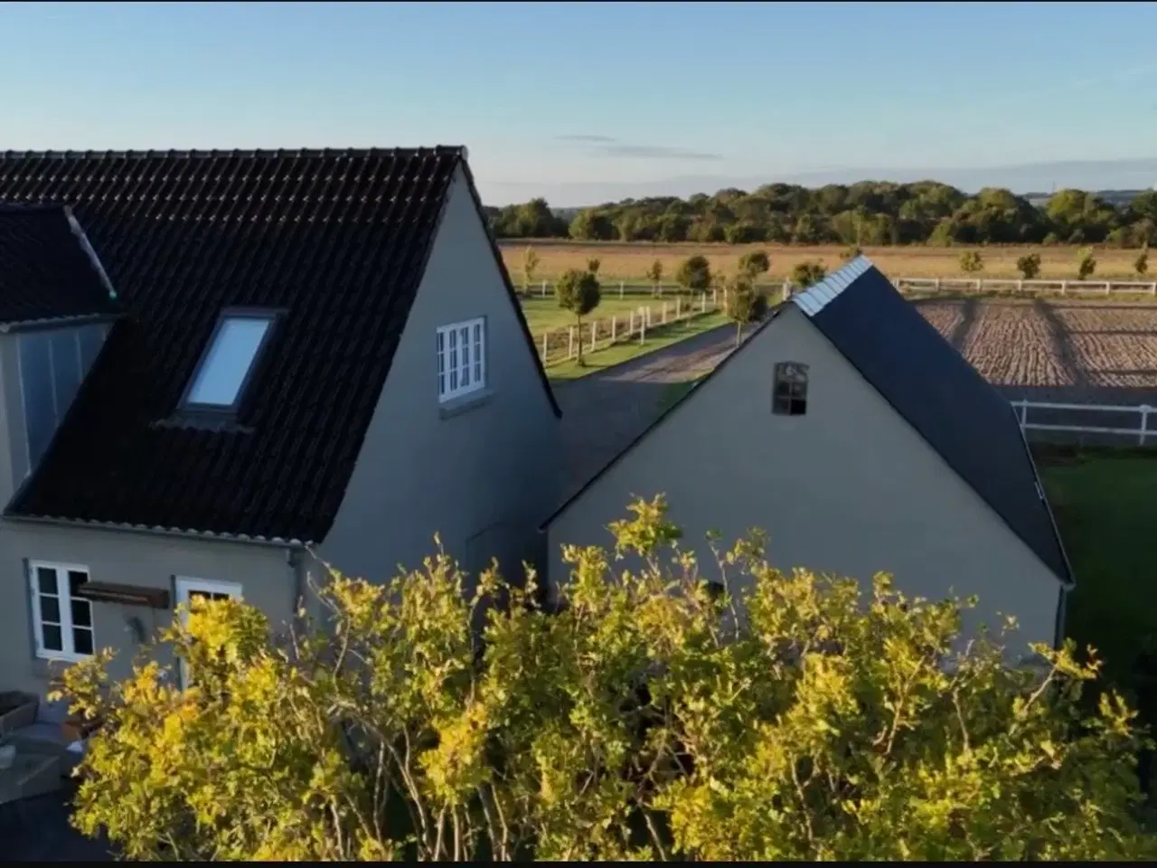 Billede 1 - Dronefoto / Dronevideo – Luftbilleder af hus, grun