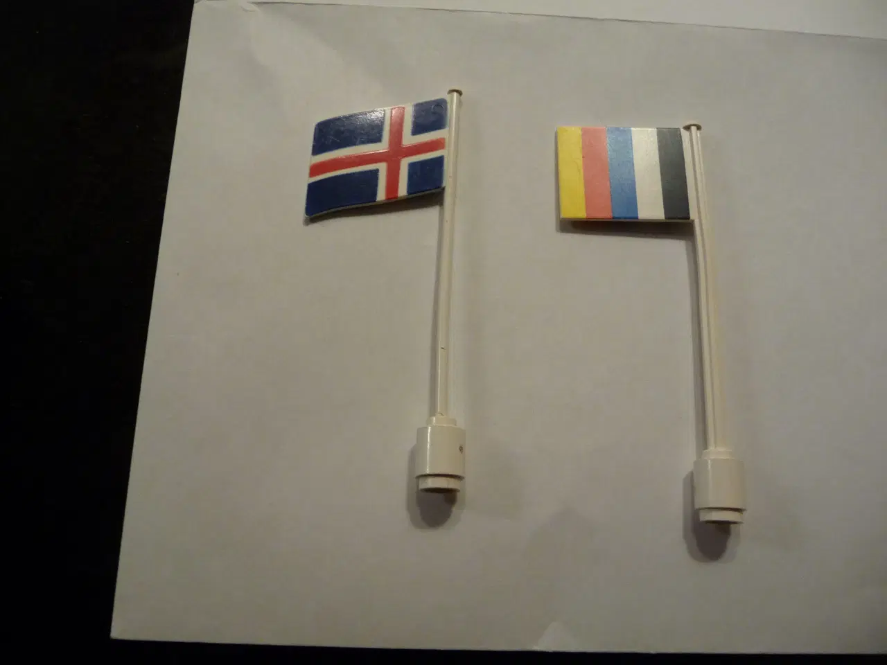 Billede 1 - lego flag gamle 2 stk 